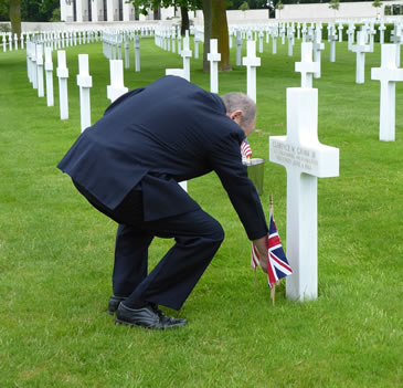 Ken Hammer palces tribute at Clarence's grave